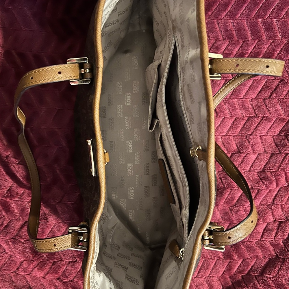 Michael Kors Brown Signature Tote Monogram with Gold Hardware - Picture 4 of 6